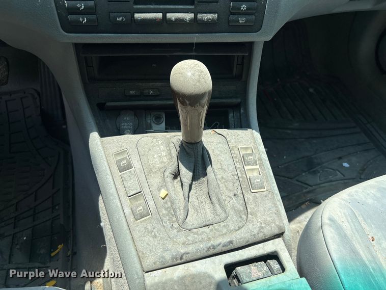 image for item NM9838 2000 BMW 323i 