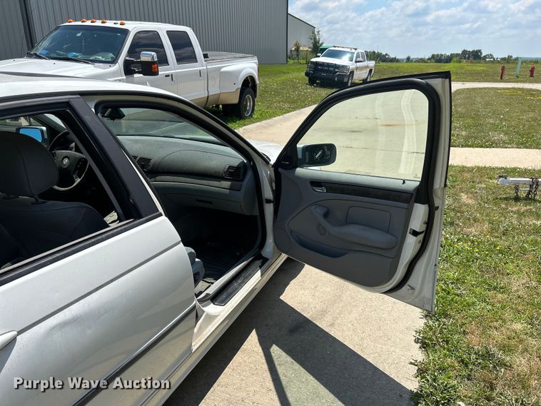 image for item NM9838 2000 BMW 323i 