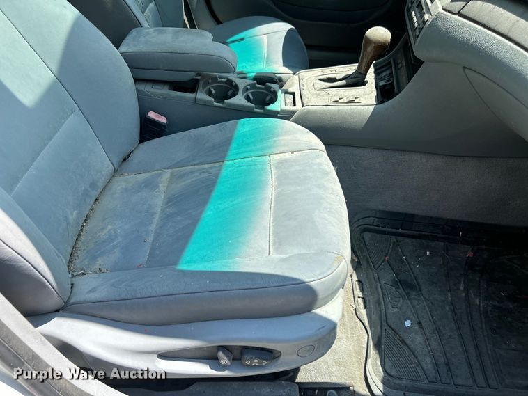 image for item NM9838 2000 BMW 323i 