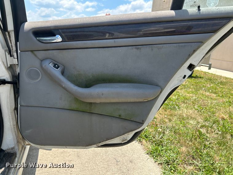 image for item NM9838 2000 BMW 323i 
