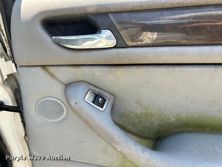 image for item NM9838 2000 BMW 323i 