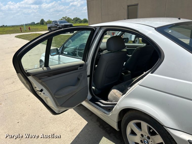 image for item NM9838 2000 BMW 323i 
