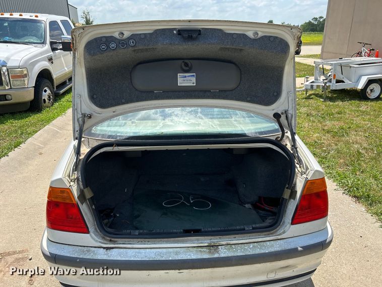 image for item NM9838 2000 BMW 323i 