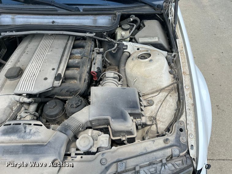 image for item NM9838 2000 BMW 323i 