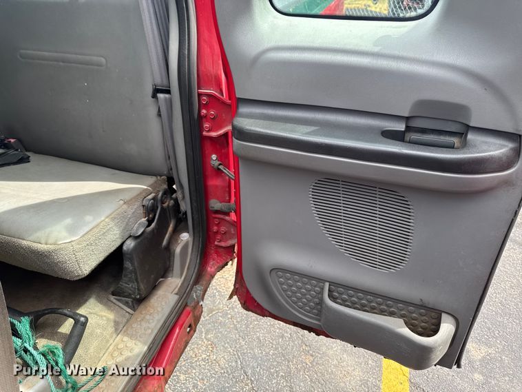 image for item OE9611 2005 Ford F250 Super Duty Ext. Cab pickup truck