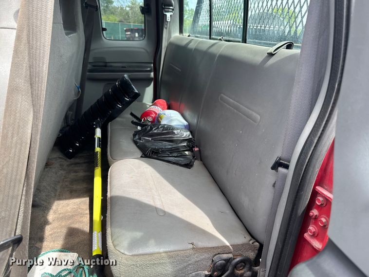 image for item OE9611 2005 Ford F250 Super Duty Ext. Cab pickup truck
