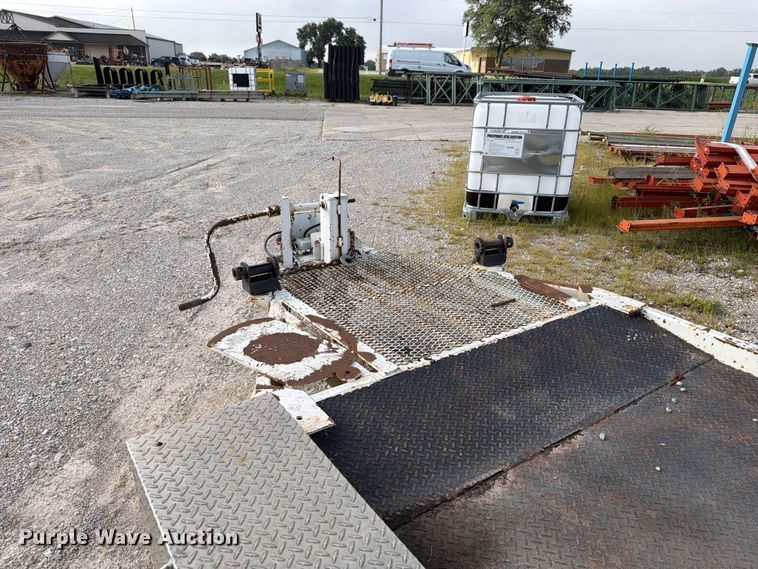 image for item OE9702 1999 Aerolift equipment trailer