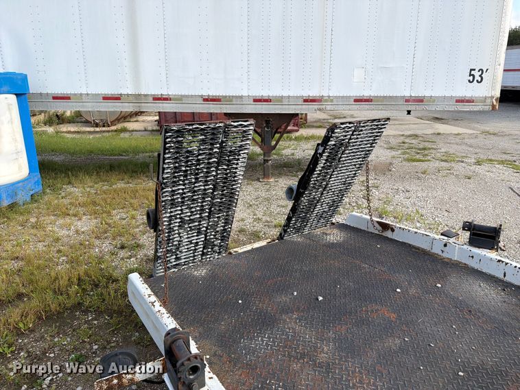 image for item OE9702 1999 Aerolift equipment trailer
