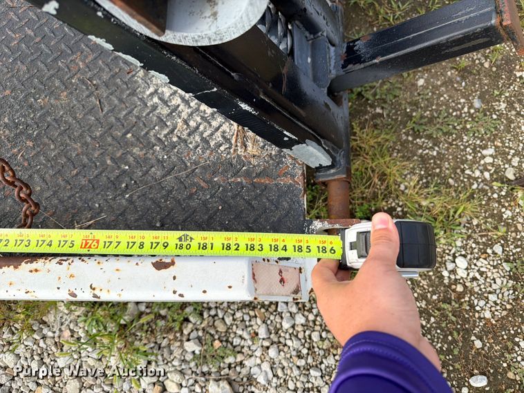 image for item OE9702 1999 Aerolift equipment trailer