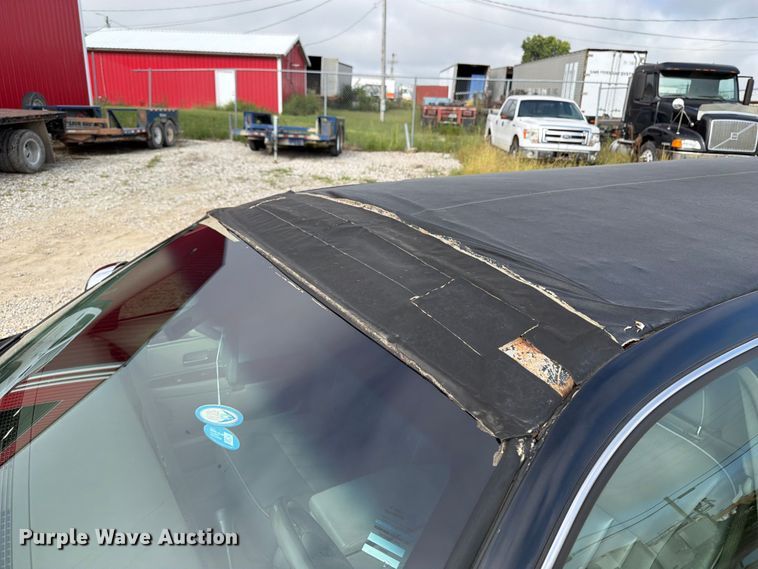 image for item OE9704 2003 Lincoln Town Car limousine