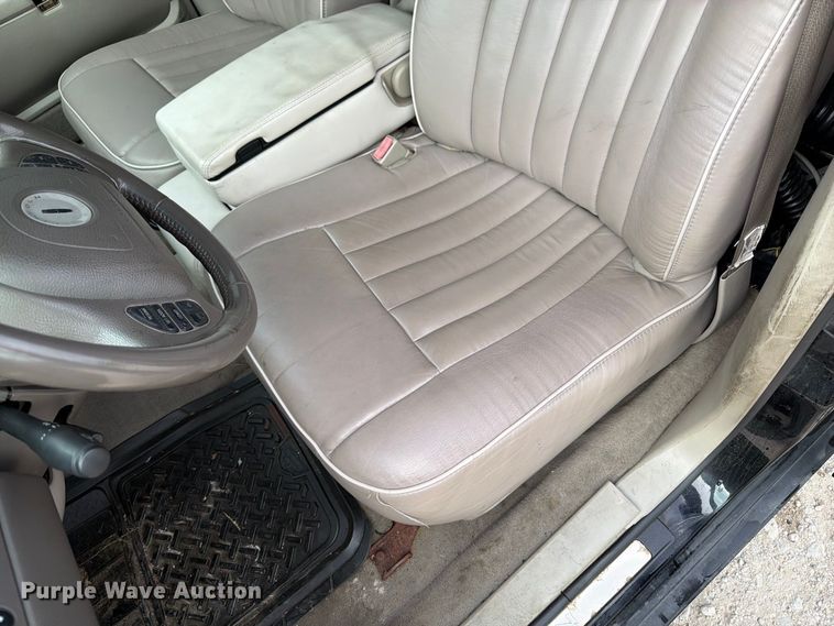image for item OE9704 2003 Lincoln Town Car limousine