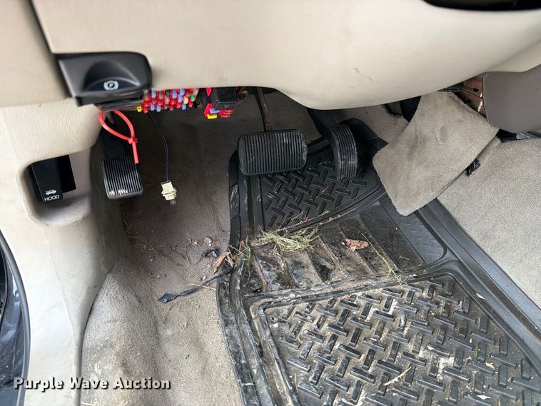 image for item OE9704 2003 Lincoln Town Car limousine