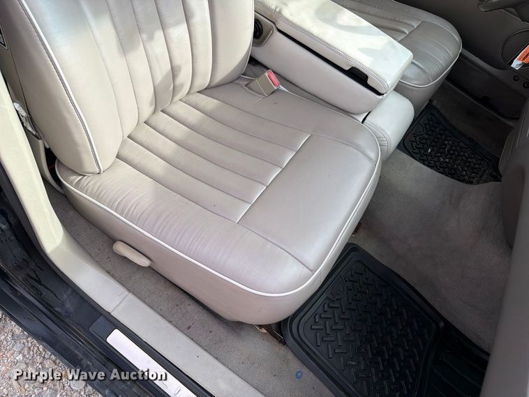 image for item OE9704 2003 Lincoln Town Car limousine