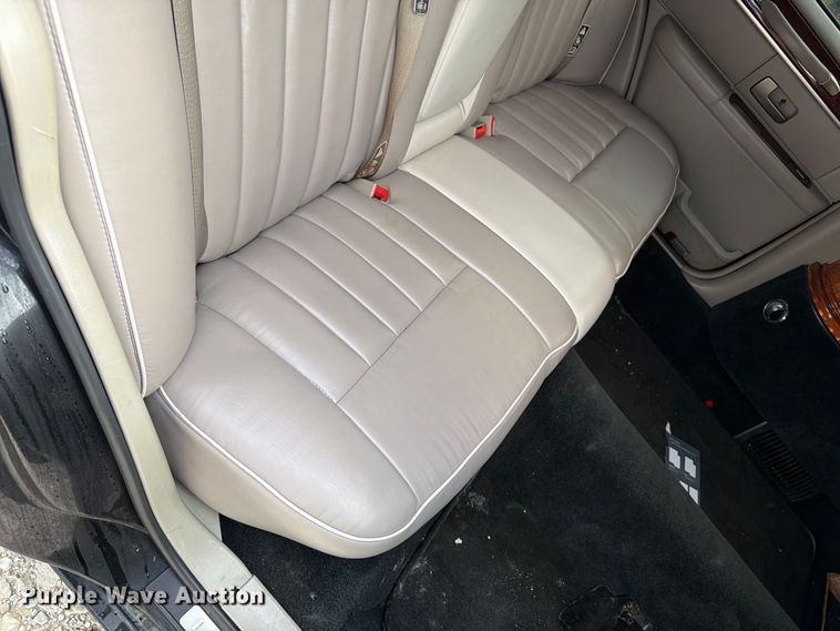 image for item OE9704 2003 Lincoln Town Car limousine