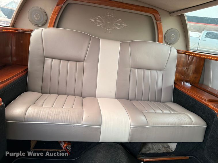 image for item OE9704 2003 Lincoln Town Car limousine