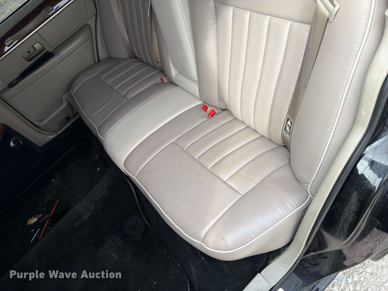 image for item OE9704 2003 Lincoln Town Car limousine