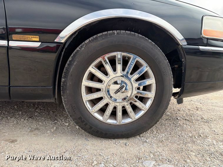 image for item OE9704 2003 Lincoln Town Car limousine