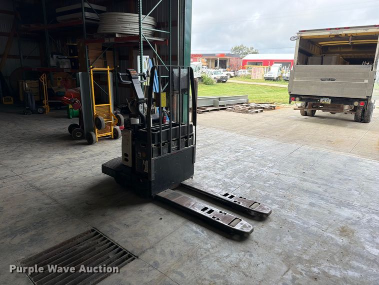image for item OE9705 Crown PE400-80 pallet jack