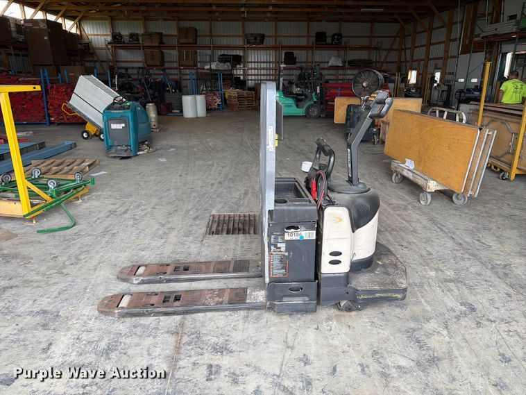 image for item OE9705 Crown PE400-80 pallet jack