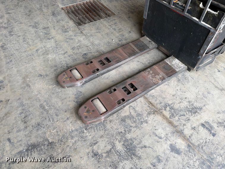 image for item OE9705 Crown PE400-80 pallet jack