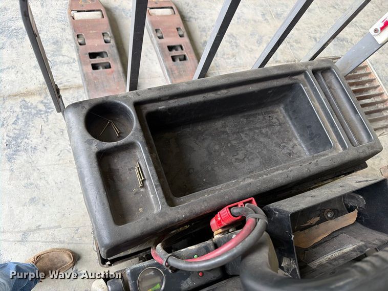image for item OE9705 Crown PE400-80 pallet jack