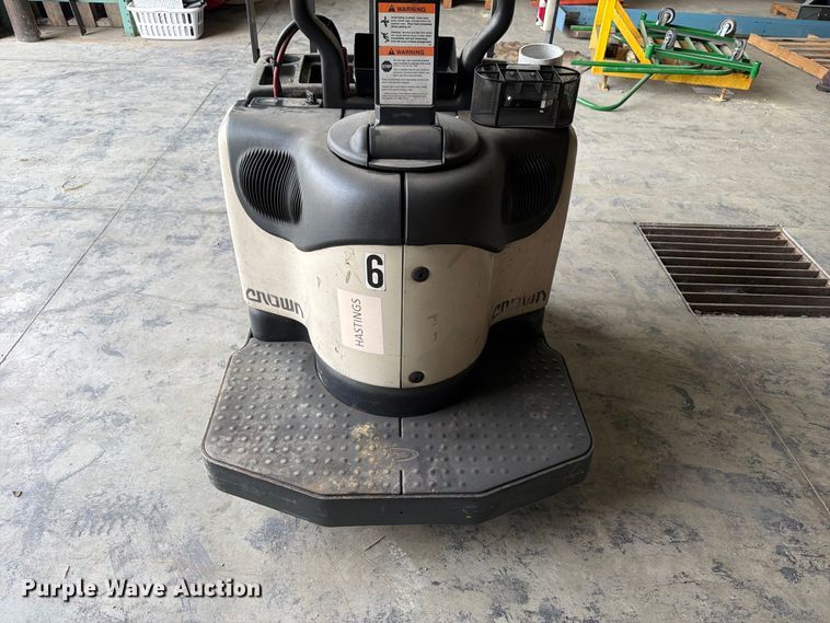 image for item OE9705 Crown PE400-80 pallet jack