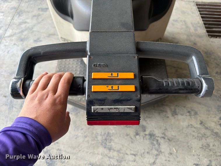 image for item OE9705 Crown PE400-80 pallet jack
