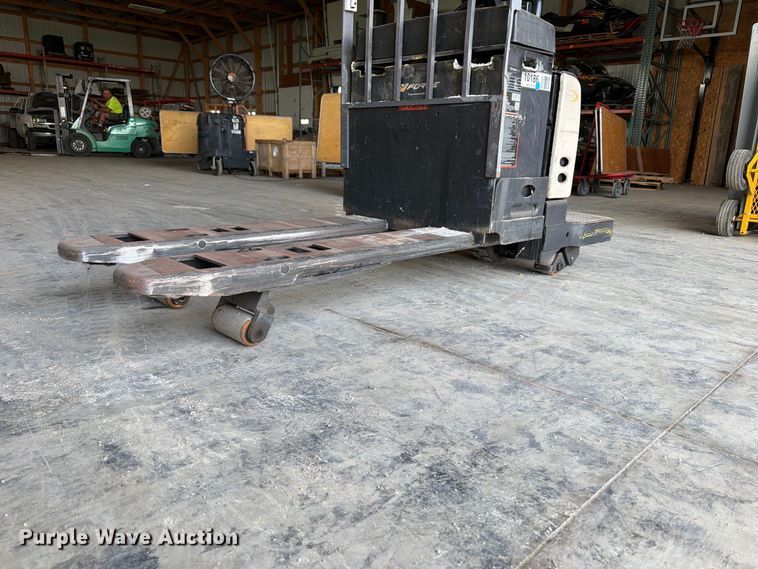 image for item OE9705 Crown PE400-80 pallet jack