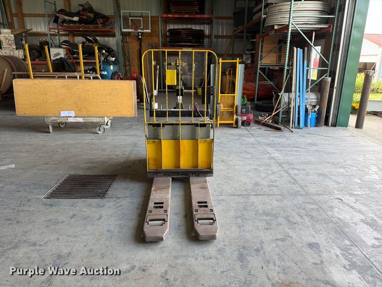 image for item OE9706 Hyster B60XT pallet jack