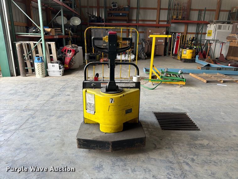 image for item OE9706 Hyster B60XT pallet jack