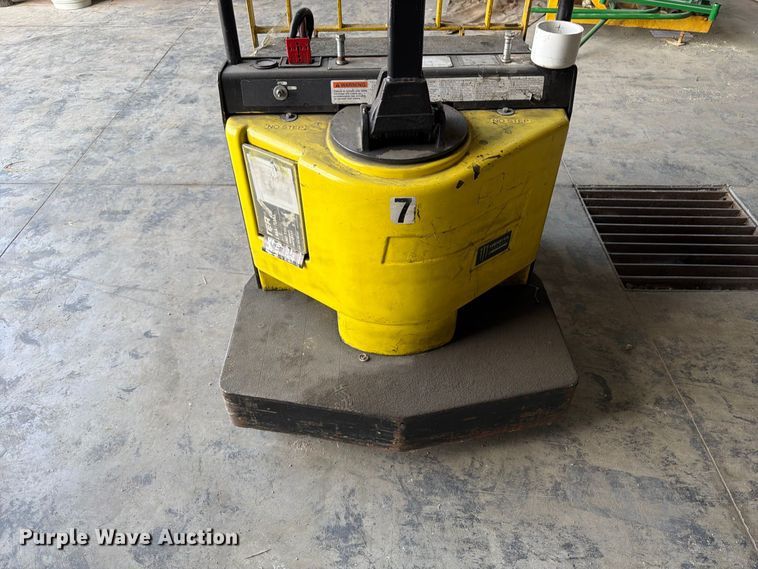 image for item OE9706 Hyster B60XT pallet jack