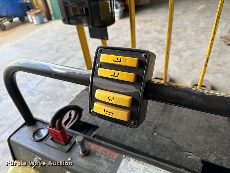 image for item OE9706 Hyster B60XT pallet jack