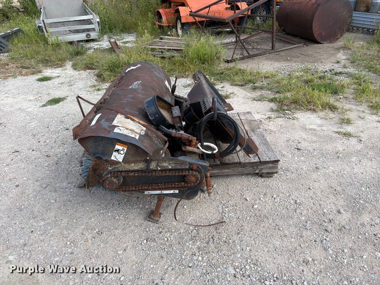 image for item OE9710 Ingersoll Rand skid steer broom