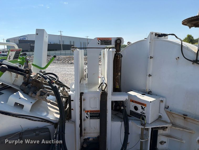 image for item YA3242 2019 Altec DC 1317 wood chipper