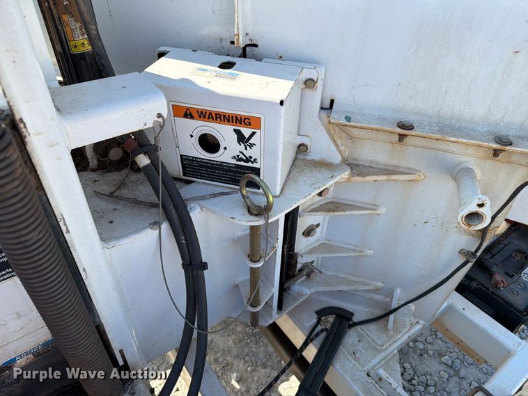 image for item YA3242 2019 Altec DC 1317 wood chipper