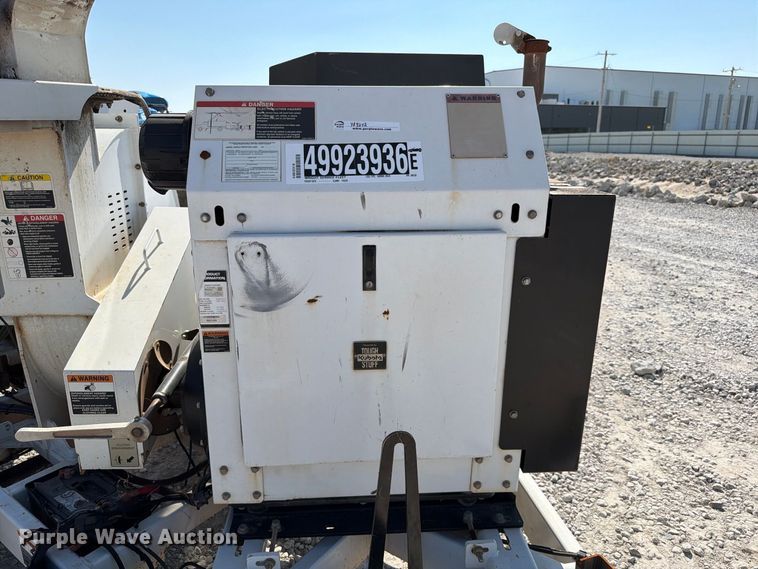 image for item YA3242 2019 Altec DC 1317 wood chipper
