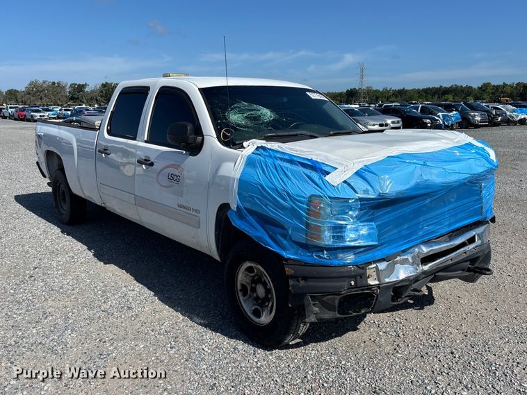 image for item YA3911 2010 Chevrolet Silverado 2500HD Crew Cab pickup truck