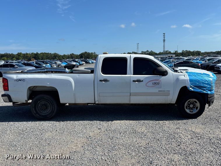 image for item YA3911 2010 Chevrolet Silverado 2500HD Crew Cab pickup truck