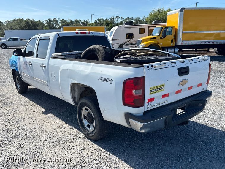image for item YA3911 2010 Chevrolet Silverado 2500HD Crew Cab pickup truck