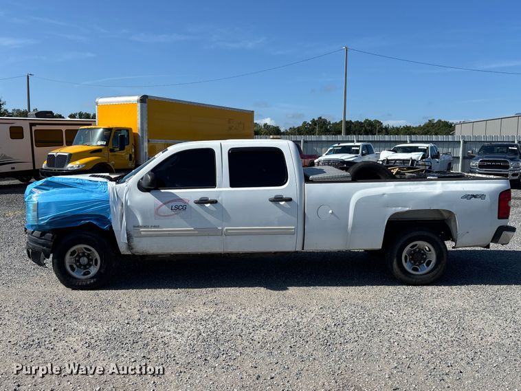 image for item YA3911 2010 Chevrolet Silverado 2500HD Crew Cab pickup truck