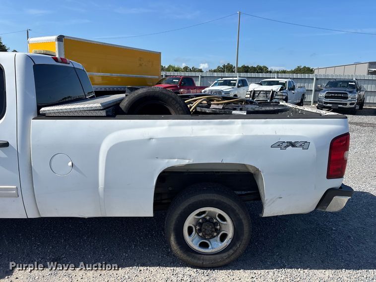 image for item YA3911 2010 Chevrolet Silverado 2500HD Crew Cab pickup truck