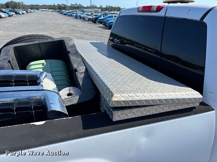 image for item YA3911 2010 Chevrolet Silverado 2500HD Crew Cab pickup truck