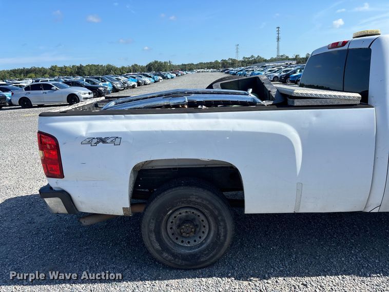 image for item YA3911 2010 Chevrolet Silverado 2500HD Crew Cab pickup truck