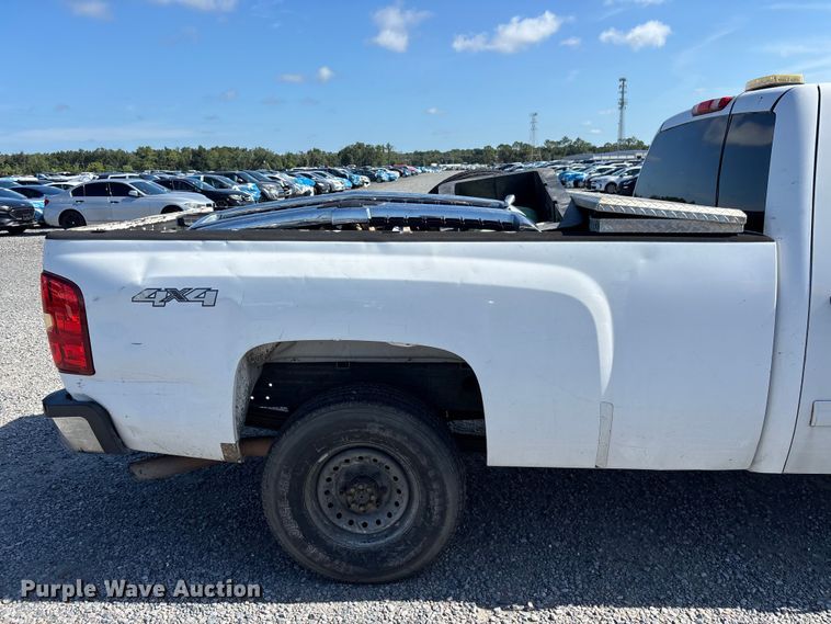 image for item YA3911 2010 Chevrolet Silverado 2500HD Crew Cab pickup truck