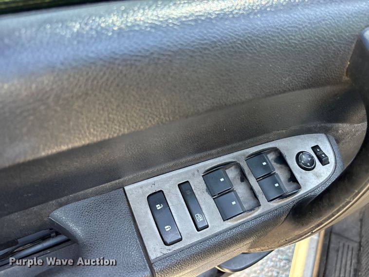 image for item YA3911 2010 Chevrolet Silverado 2500HD Crew Cab pickup truck