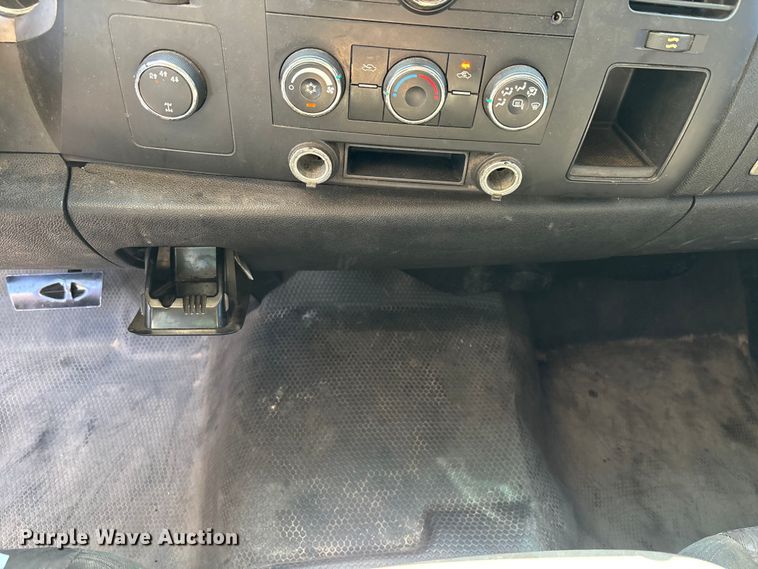 image for item YA3911 2010 Chevrolet Silverado 2500HD Crew Cab pickup truck