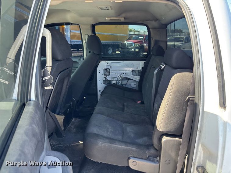 image for item YA3911 2010 Chevrolet Silverado 2500HD Crew Cab pickup truck