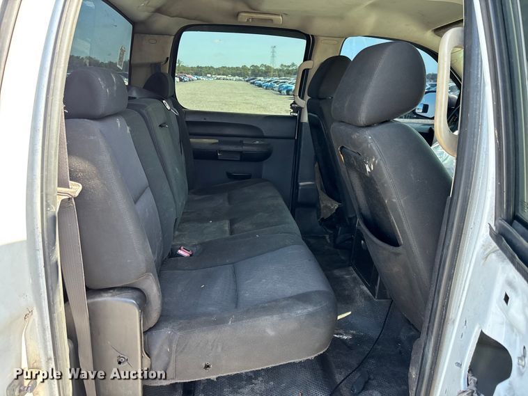 image for item YA3911 2010 Chevrolet Silverado 2500HD Crew Cab pickup truck