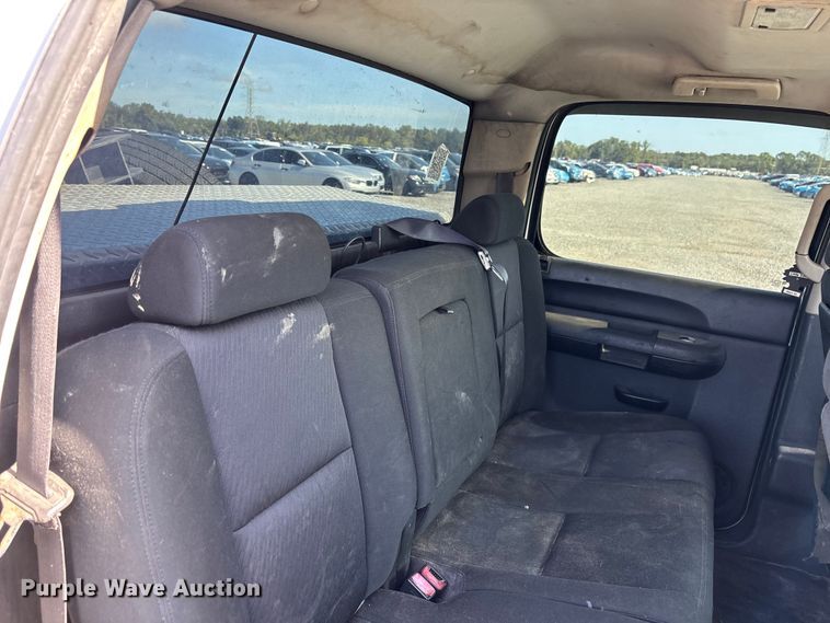 image for item YA3911 2010 Chevrolet Silverado 2500HD Crew Cab pickup truck