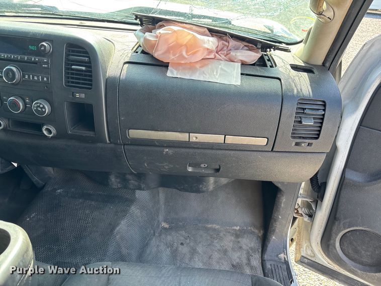 image for item YA3911 2010 Chevrolet Silverado 2500HD Crew Cab pickup truck